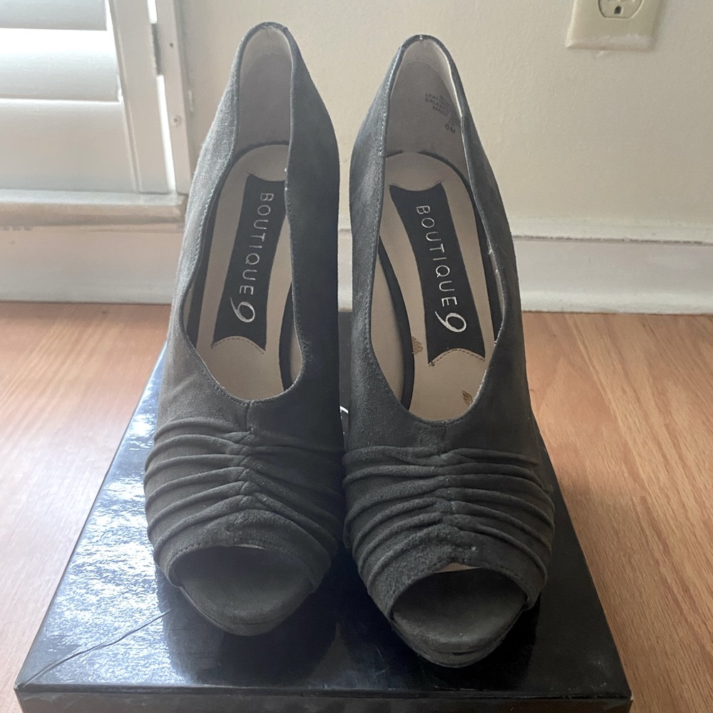 Boutique 9 grey heels